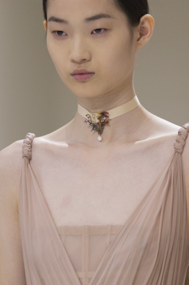 الأنوثة والأناقة.. عنوانا مجموعة دار Dior للهوت كوتور لخريف وشتاء 2018 - 2019 