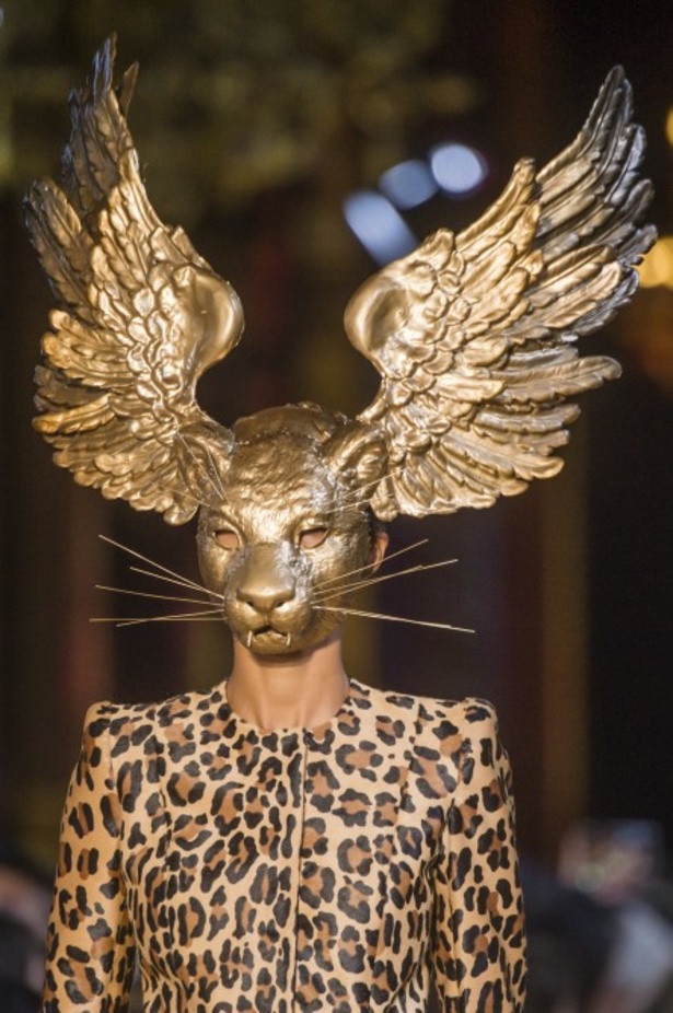 عرض أزياء Schiaparelli لخريف 2018