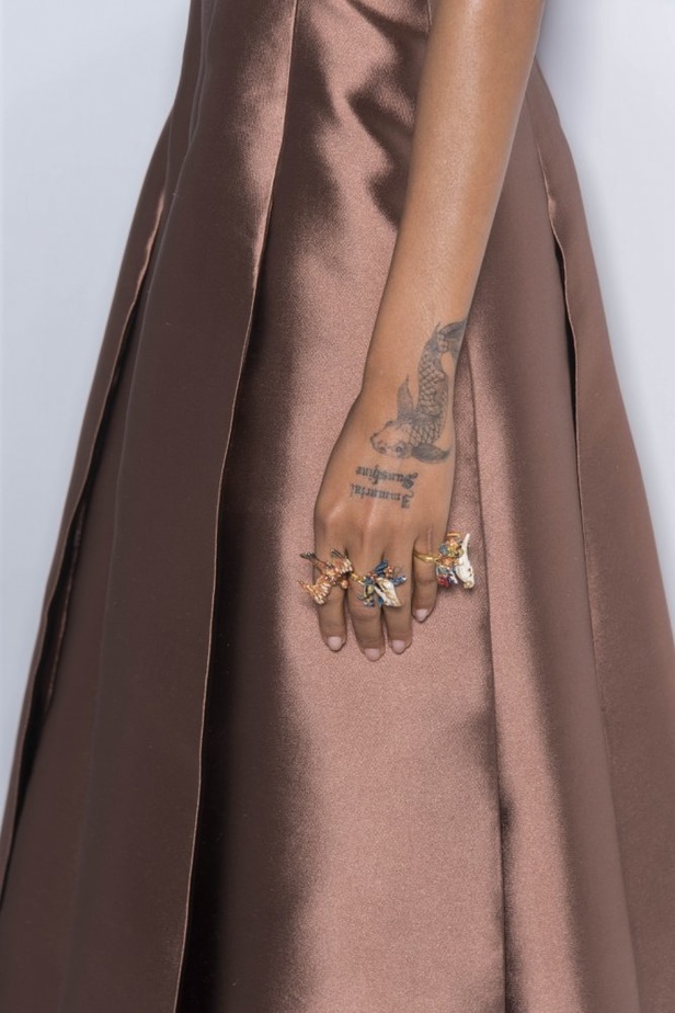 الأنوثة والأناقة.. عنوانا مجموعة دار Dior للهوت كوتور لخريف وشتاء 2018 - 2019 