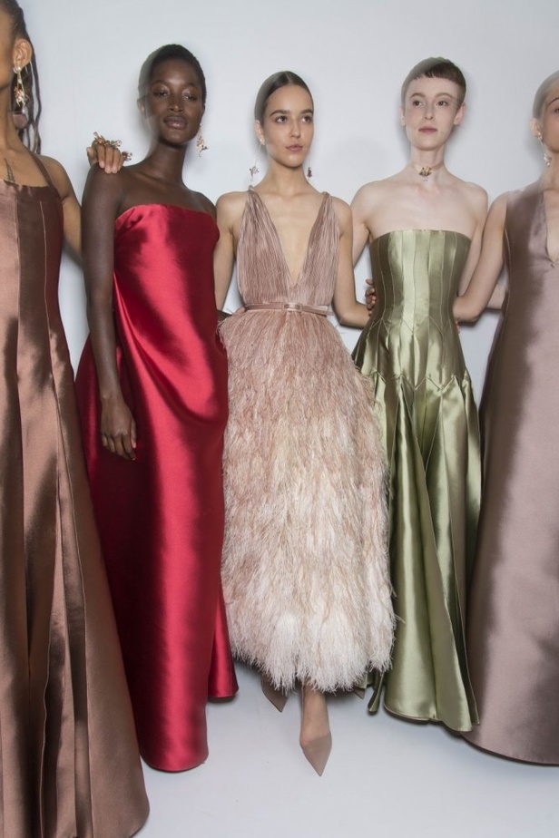 الأنوثة والأناقة.. عنوانا مجموعة دار Dior للهوت كوتور لخريف وشتاء 2018 - 2019 