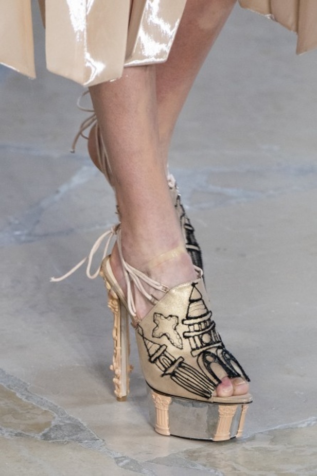 مجموعة Guo Pei للأزياء الفاخرة لخريف ٢٠١٨ !