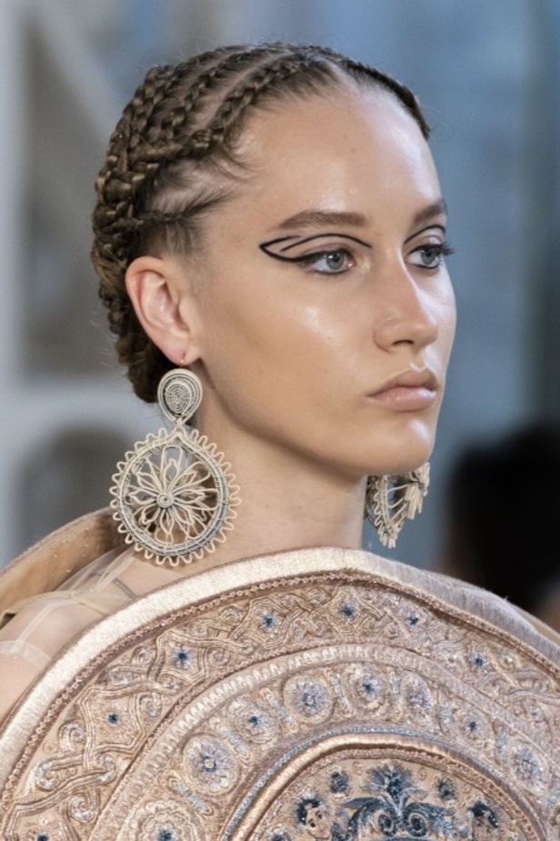 مجموعة Guo Pei للأزياء الفاخرة لخريف ٢٠١٨ !