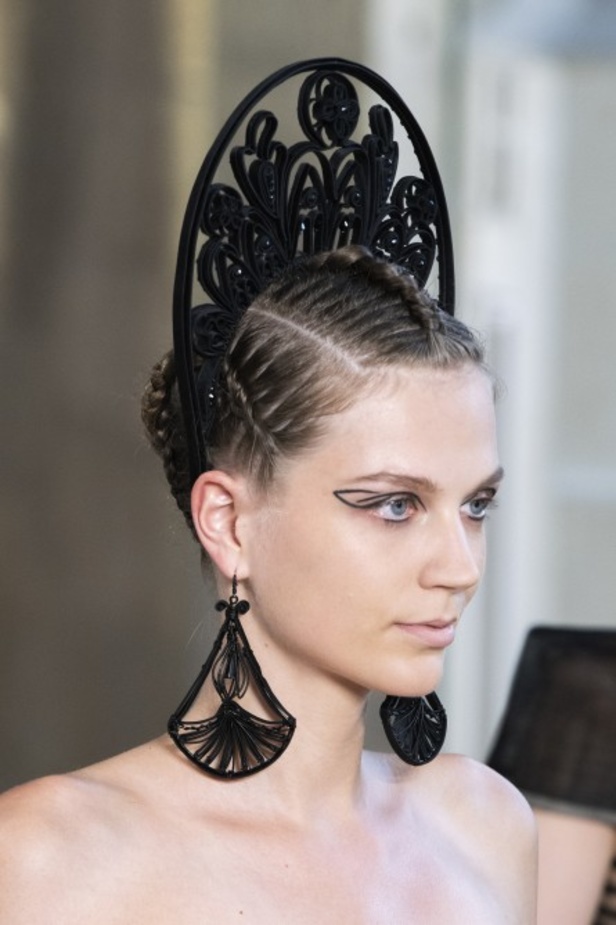 مجموعة Guo Pei للأزياء الفاخرة لخريف ٢٠١٨ !