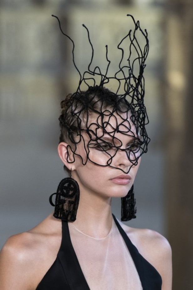 مجموعة Guo Pei للأزياء الفاخرة لخريف ٢٠١٨ !