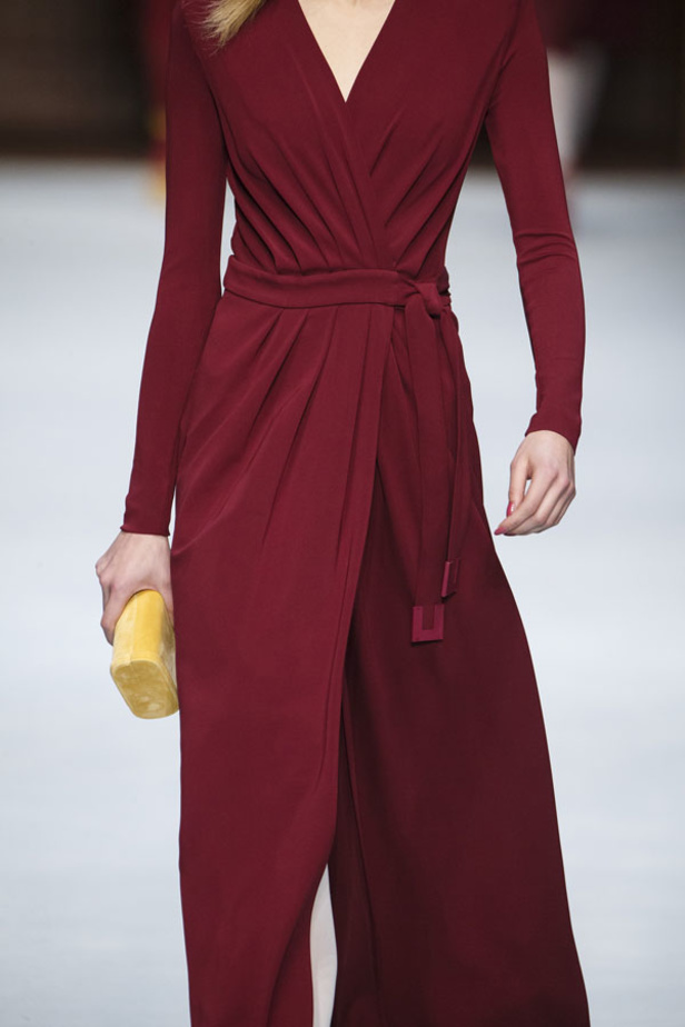  المرأة من قوة وإصرار مع مجموعة Elisabetta Franchi 