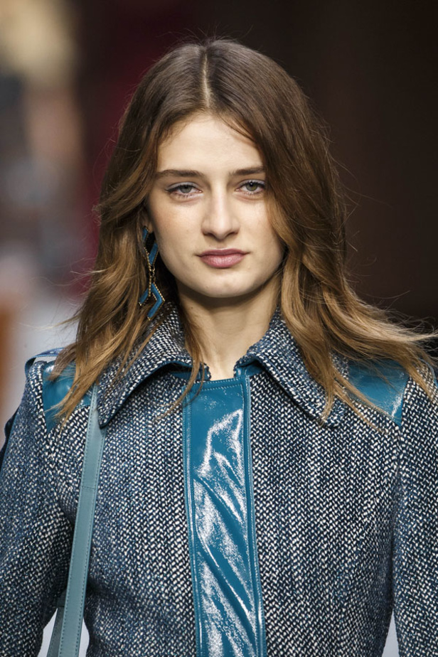  المرأة من قوة وإصرار مع مجموعة Elisabetta Franchi 