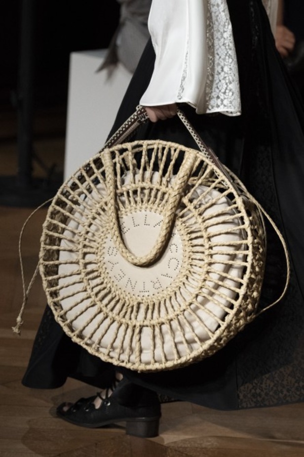 اسبوع الموضة في باريس 2019 مجموعة ستيلا مكارتني لربيع وصيف 2020