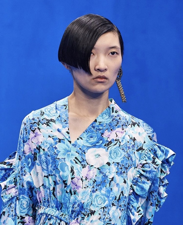 اسبوع الموضة في باريس 2019 مجموعة BALENCIAGA للألبسة الجاهزة لربيع وصيف 2020 