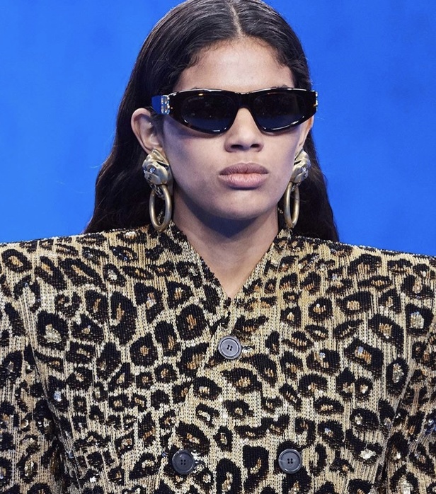 اسبوع الموضة في باريس 2019 مجموعة BALENCIAGA للألبسة الجاهزة لربيع وصيف 2020 