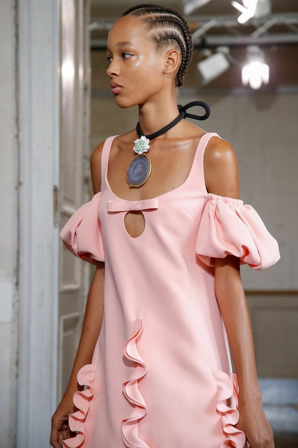 اسبوع الموضة في باريس 2019 مجموعة الالبسة الراقية من جيامباتيستا فالي لربيع وصيف 2020