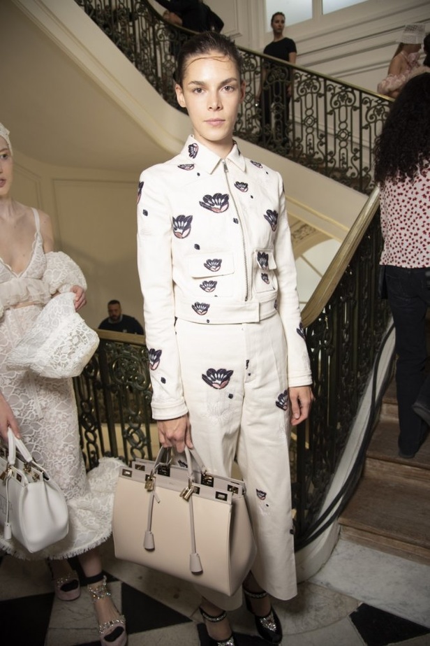 اسبوع الموضة في باريس 2019 مجموعة الالبسة الراقية من جيامباتيستا فالي لربيع وصيف 2020