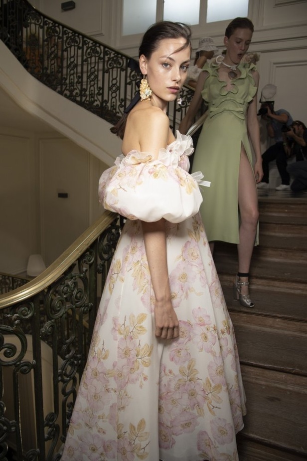 اسبوع الموضة في باريس 2019 مجموعة الالبسة الراقية من جيامباتيستا فالي لربيع وصيف 2020