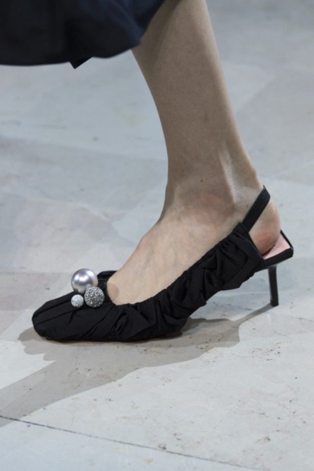 اسبوع الموضة في باريس 2019 أزياء ROCHAS الفاخرة لربيع وصيف 2020