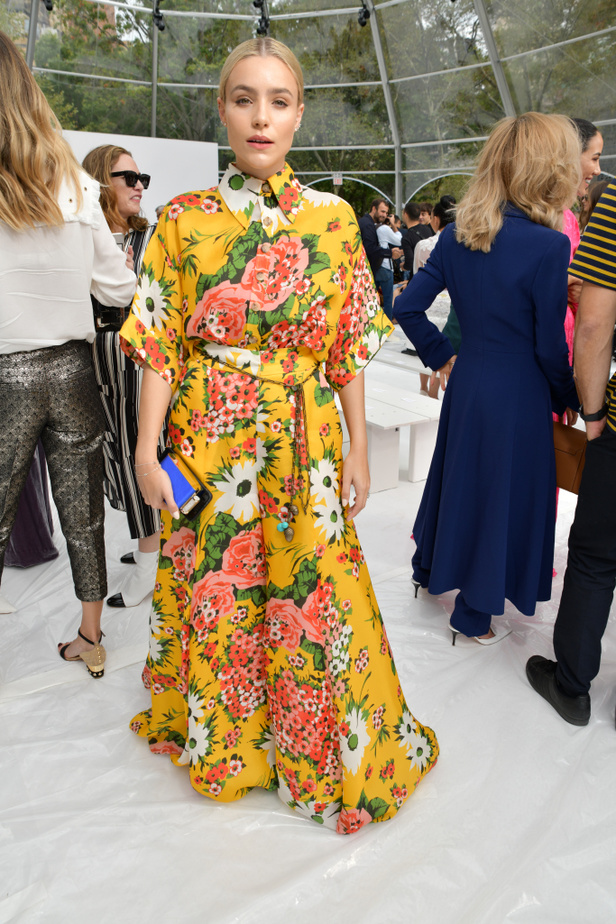 عرض أزياء كارولينا هيريرا لموسم ربيع وصيف 2020