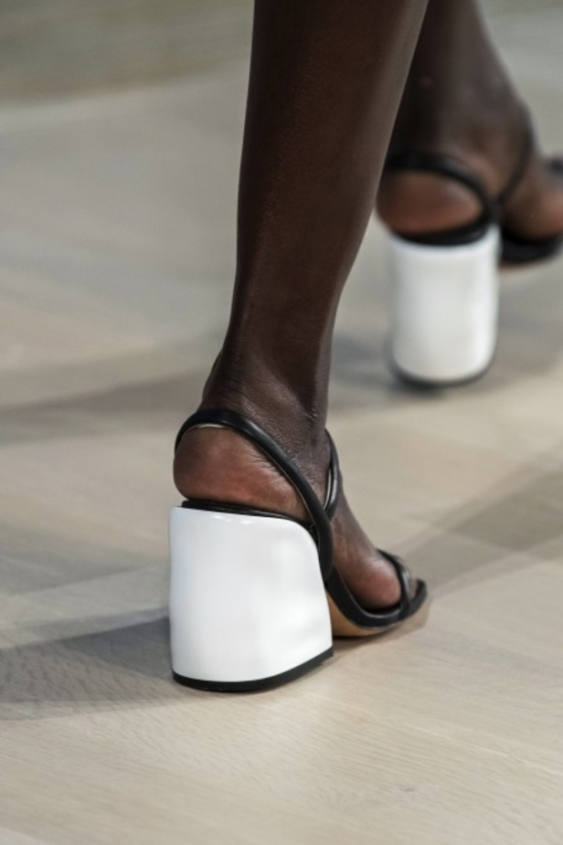 عرض أزياء تيبي لربيع وصيف 2020