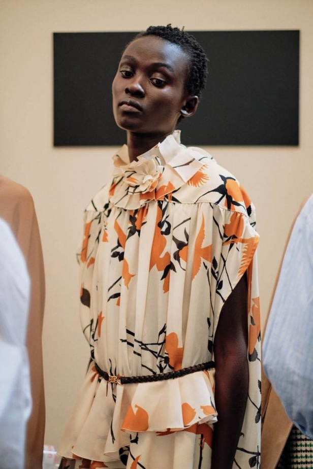 اسبوع الموضة في لندن 2019  عرض أزياء VICTORIA BECKHAM لربيع وصيف 2020