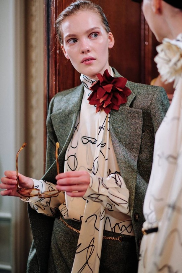 اسبوع الموضة في لندن 2019  عرض أزياء VICTORIA BECKHAM لربيع وصيف 2020