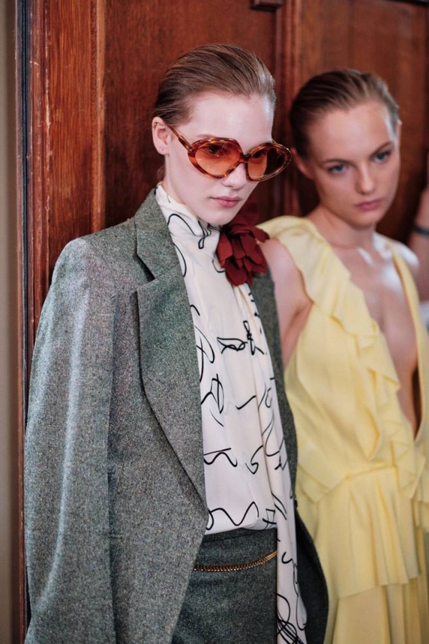 اسبوع الموضة في لندن 2019  عرض أزياء VICTORIA BECKHAM لربيع وصيف 2020