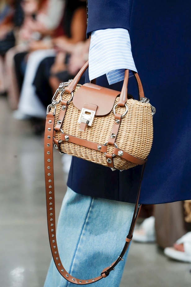 أسبوع الموضة في نيويورك 2019 .. عرض أحدث موديلات شنط Michael Kors