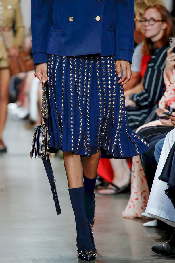 أسبوع الموضة في نيويورك 2019 .. عرض أحدث موديلات شنط Michael Kors