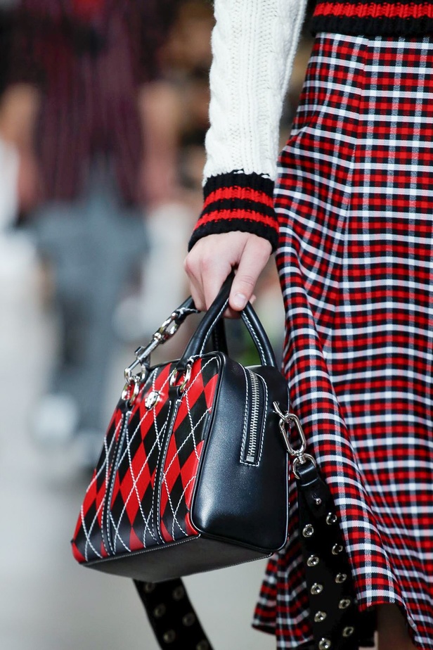 أسبوع الموضة في نيويورك 2019 .. عرض أحدث موديلات شنط Michael Kors