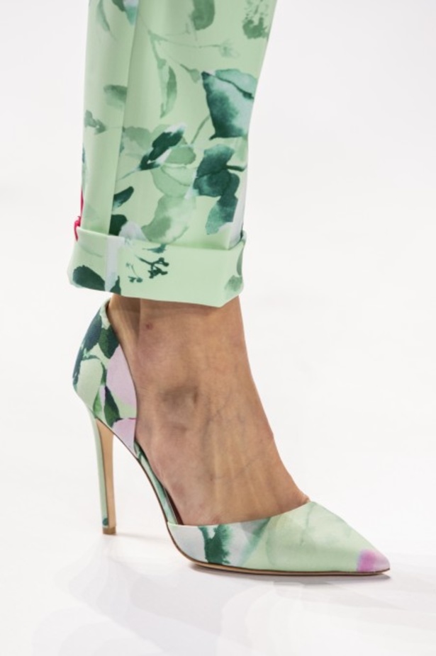 اسبوع الموضة في نيويورك 2019 عرض مجموعة  badgley mischka ربيع وصيف 2020