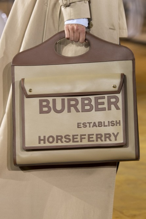 اسبوع الموضة في لندن 2019 عرض أزياء BURBERRY لربيع وصيف 2020