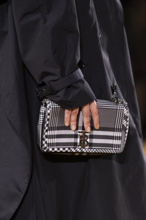 اسبوع الموضة في لندن 2019 عرض أزياء BURBERRY لربيع وصيف 2020