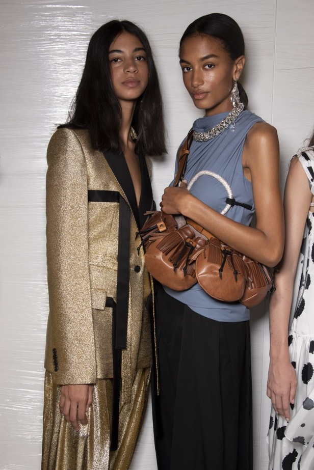 اسبوع الموضة في لندن 2019 مجموعة JW ANDERSON  للأزياء الجاهزة  لربيع وصيف 2020