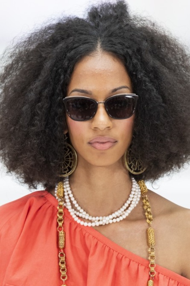 اسبوع الموضة في لندن 2019  أزياء PAUL COSTELLO الجاهزة لربيع وصيف 2020