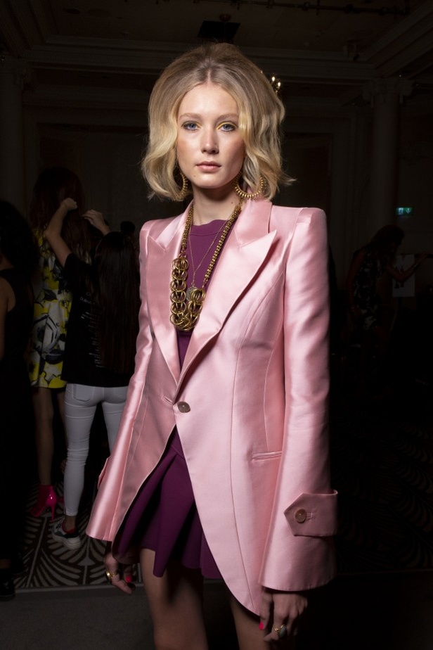 اسبوع الموضة في لندن 2019  أزياء PAUL COSTELLO الجاهزة لربيع وصيف 2020