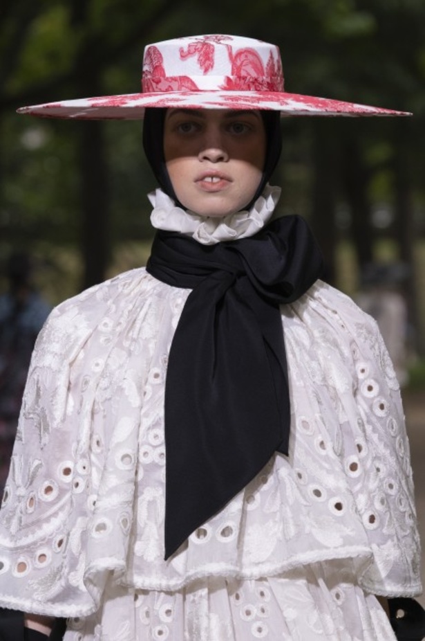 اسبوع الموضة في لندن 2019 عرض ازياء ERDEM لربيع وصيف 2020