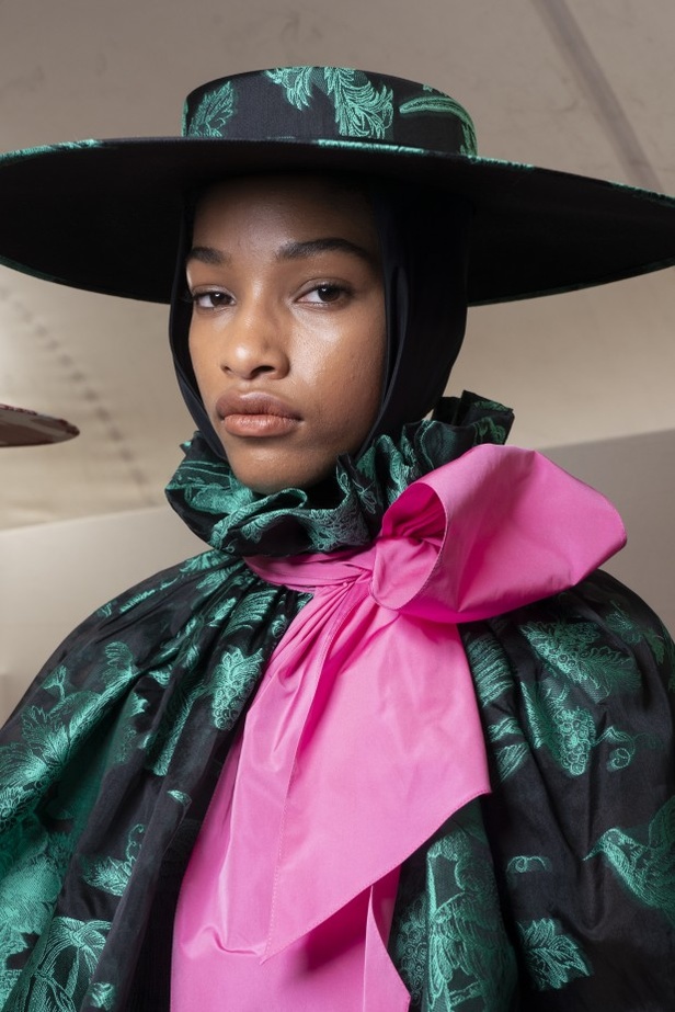 اسبوع الموضة في لندن 2019 عرض ازياء ERDEM لربيع وصيف 2020