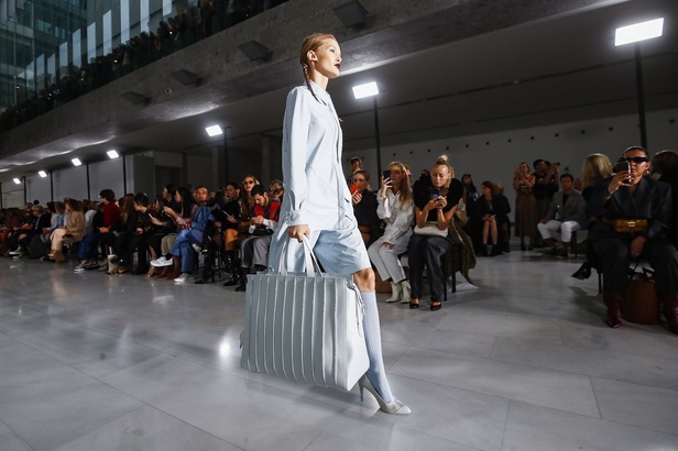 اسبوع الموضة في ميلان 2019 مجموعة MAX MARA للالبسة الجاهزة في ميلان لربيع وصيف 2020