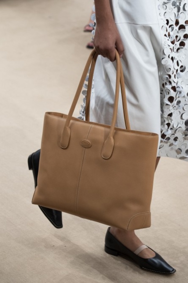 اسبوع الموضة في ميلان 2019 احذية TODS الفاخرة لربيع وصيف 2020