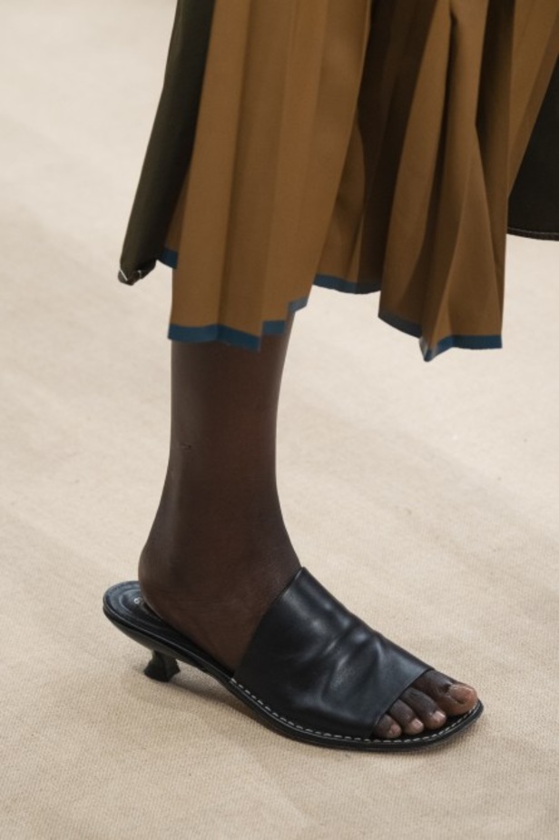 اسبوع الموضة في ميلان 2019 احذية TODS الفاخرة لربيع وصيف 2020