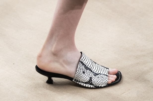 اسبوع الموضة في ميلان 2019 احذية TODS الفاخرة لربيع وصيف 2020