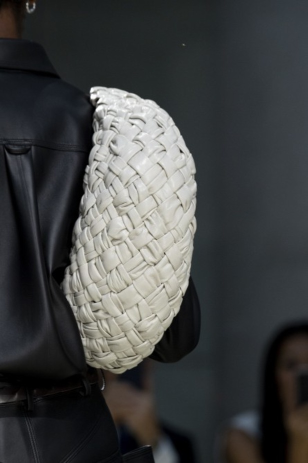 حرفية وإبداع في مجموعة Bottega Veneta لربيع وصيف 2020