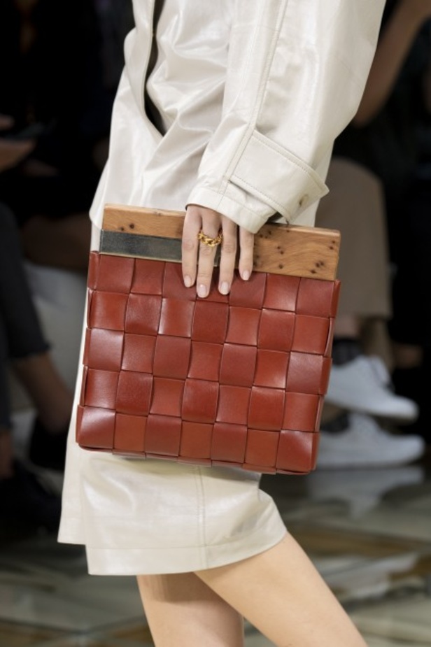 حرفية وإبداع في مجموعة Bottega Veneta لربيع وصيف 2020