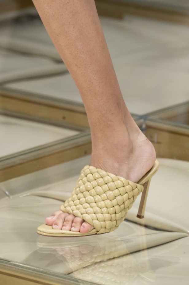 حرفية وإبداع في مجموعة Bottega Veneta لربيع وصيف 2020