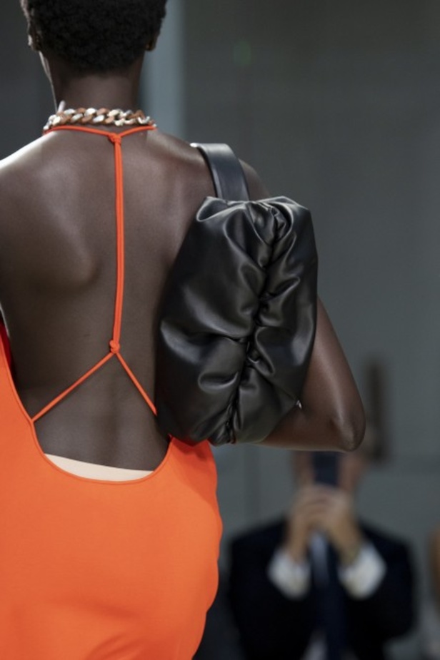 حرفية وإبداع في مجموعة Bottega Veneta لربيع وصيف 2020