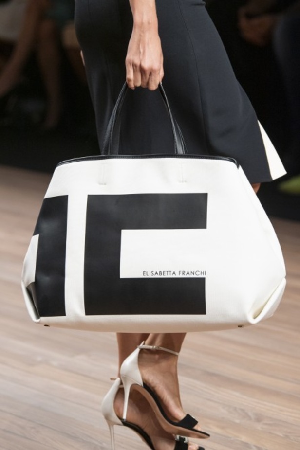 سافري الى عالم الرحلات البحرية مع مجموعة Elisabetta Franchi لربيع وصيف 2020