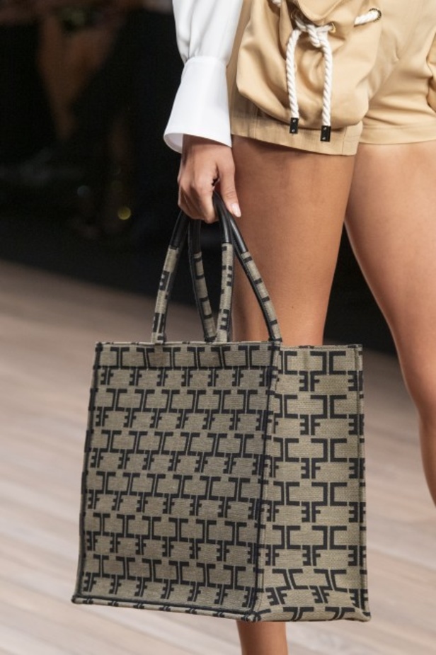 سافري الى عالم الرحلات البحرية مع مجموعة Elisabetta Franchi لربيع وصيف 2020