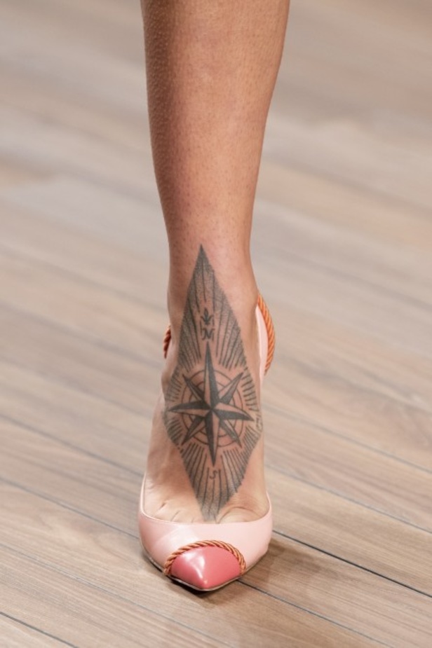 سافري الى عالم الرحلات البحرية مع مجموعة Elisabetta Franchi لربيع وصيف 2020