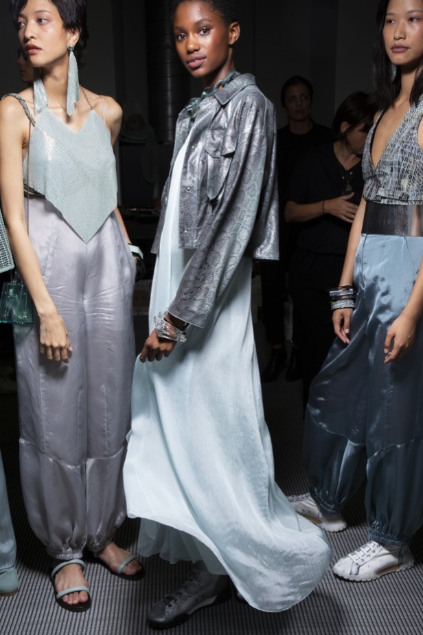 اسبوع الموضة في ميلان 2019 عرض أزياء Emporio Armani لربيع وصيف 2020 من ميلان