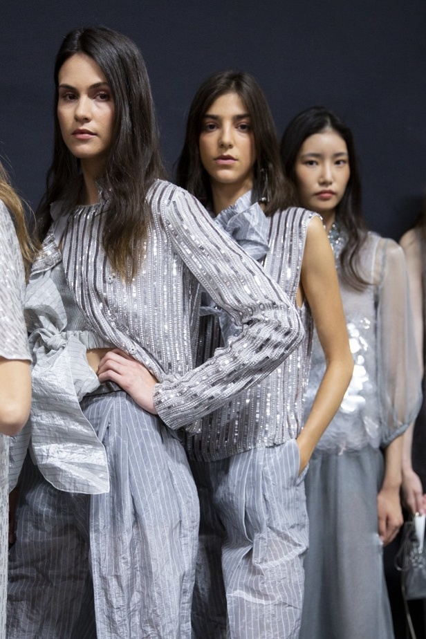 اسبوع الموضة في ميلان 2019 عرض أزياء Emporio Armani لربيع وصيف 2020 من ميلان