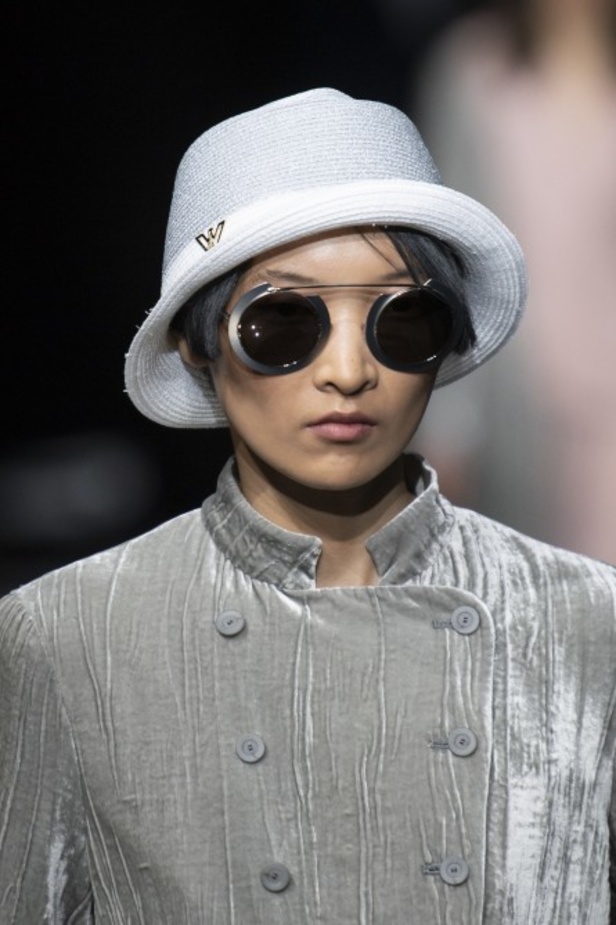 اسبوع الموضة في ميلان 2019 عرض أزياء Emporio Armani لربيع وصيف 2020 من ميلان