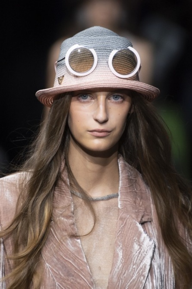 اسبوع الموضة في ميلان 2019 عرض أزياء Emporio Armani لربيع وصيف 2020 من ميلان