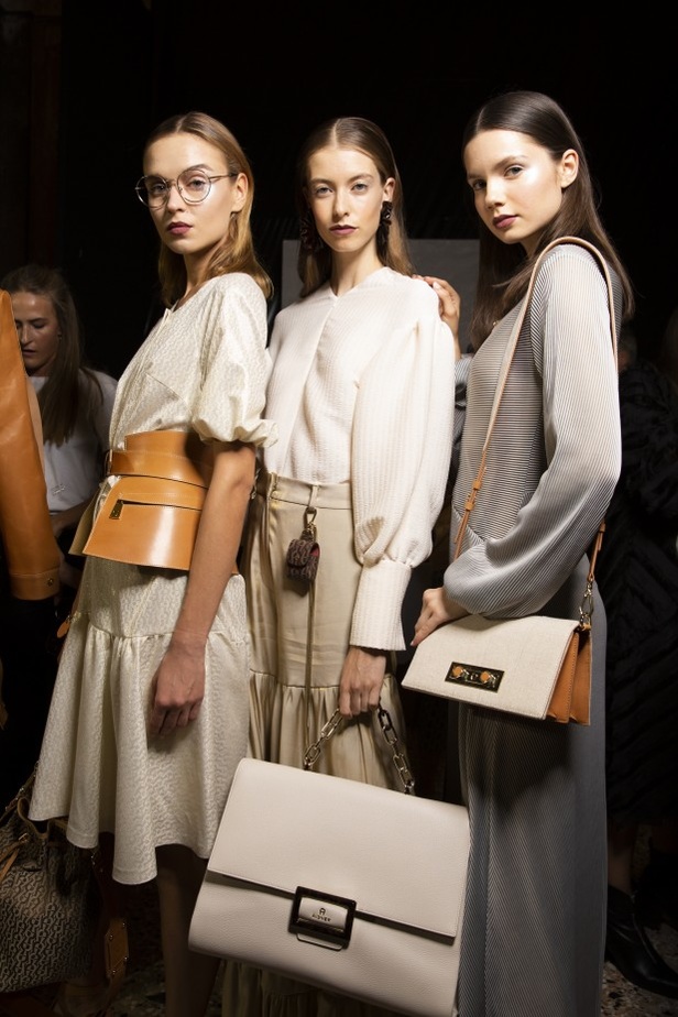 اسبوع الموضة في ميلان 2019 أزياء AIGNER الفاخرة لربيع وصيف 2020