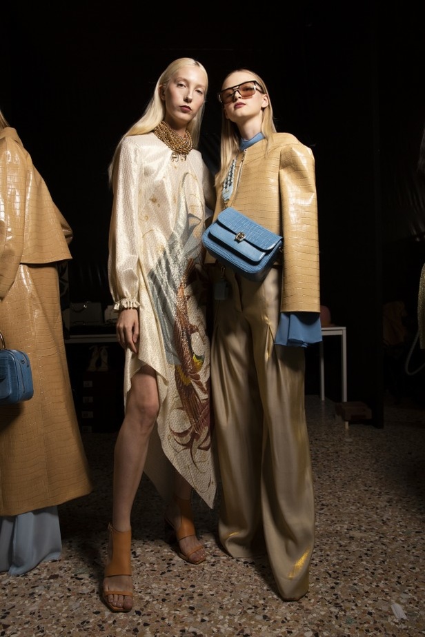 اسبوع الموضة في ميلان 2019 أزياء AIGNER الفاخرة لربيع وصيف 2020